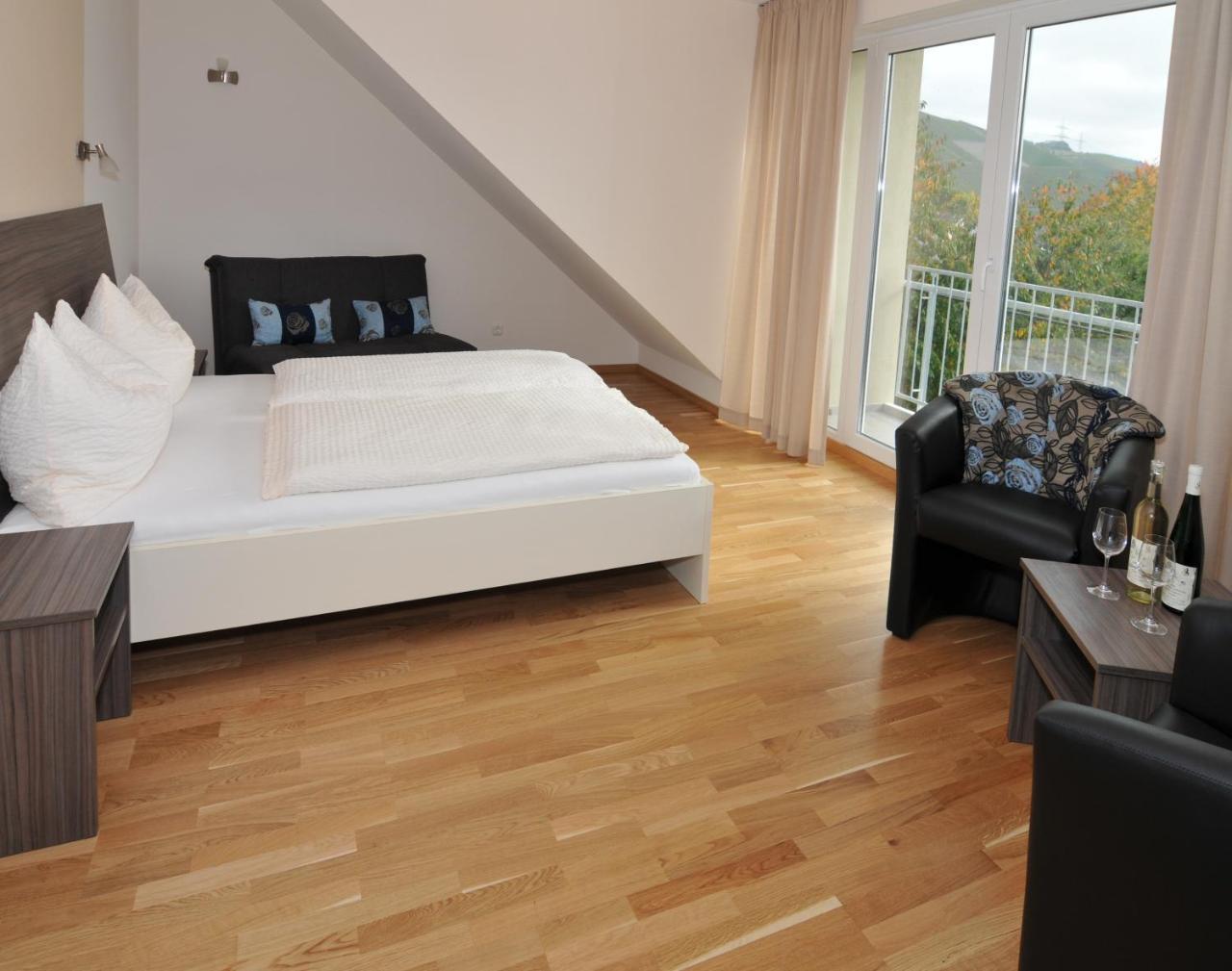 Gaestehaus Wein Im Turm Longuich ภายนอก รูปภาพ