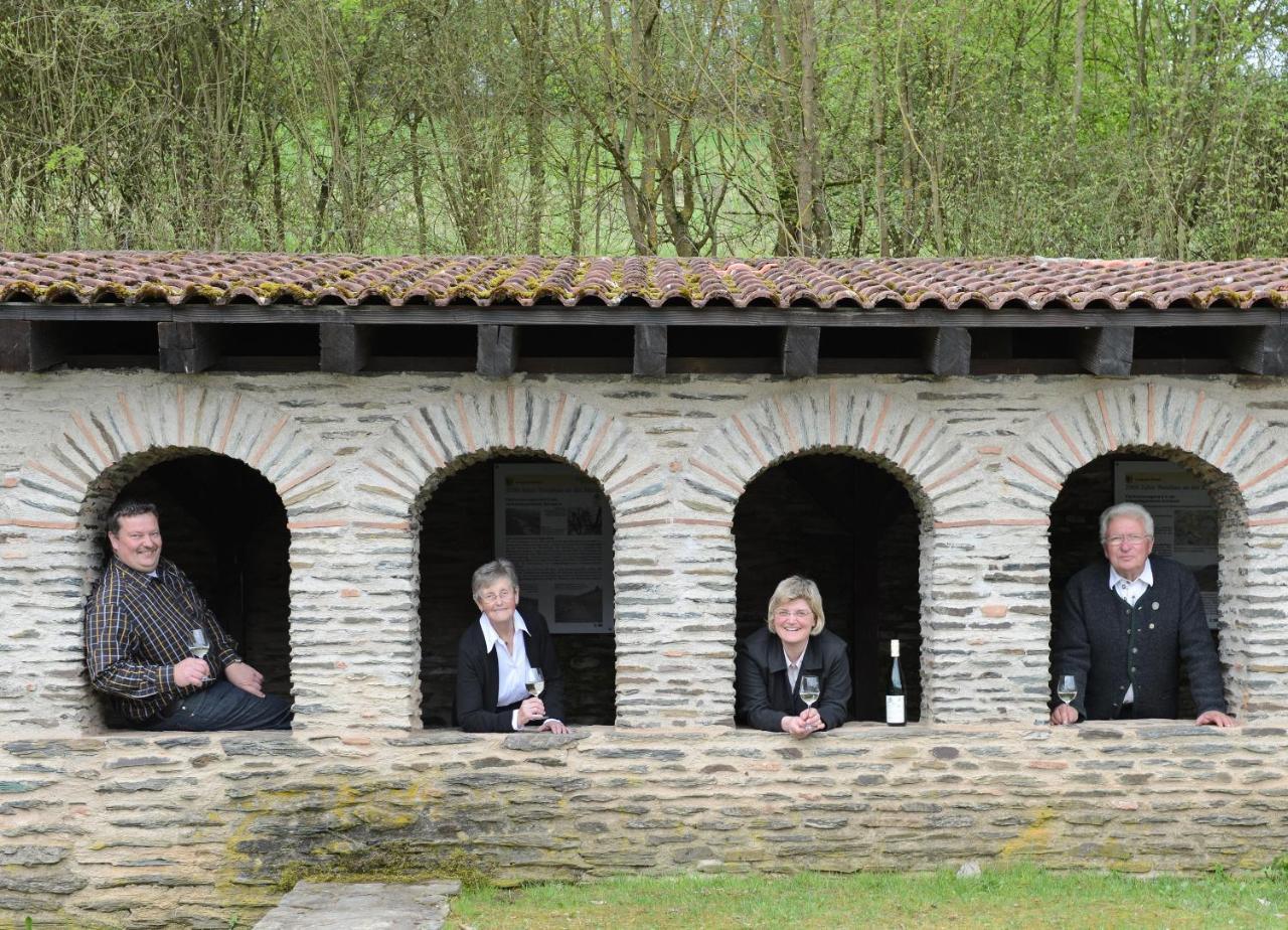 Gaestehaus Wein Im Turm Longuich ภายนอก รูปภาพ